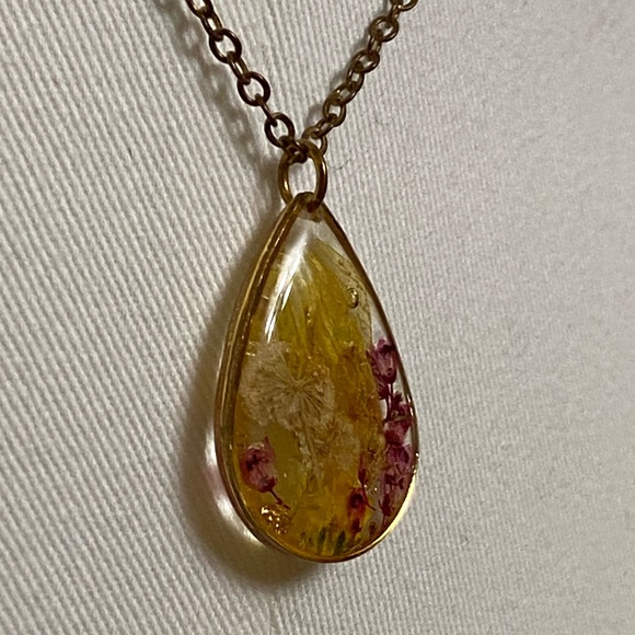 Vintage Press Flower Necklace - Picture 11 of 12